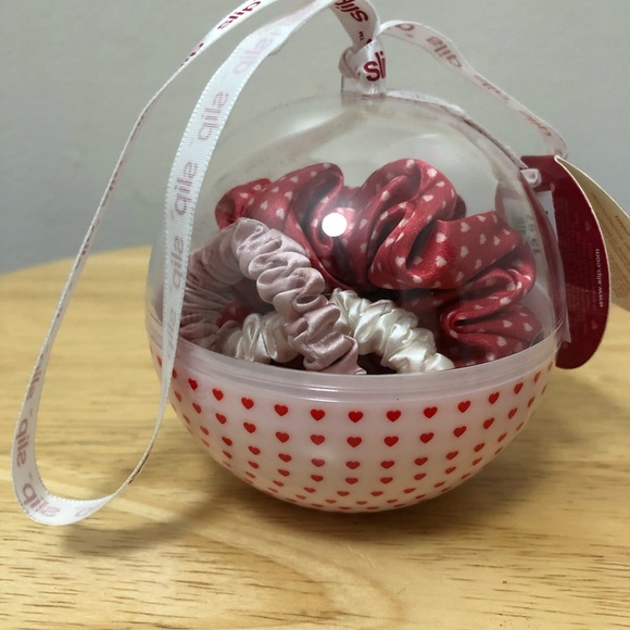 Silk Bauble Hair Tie Scrunchie Set of 3 Valentine’s - Picture 5 of 7